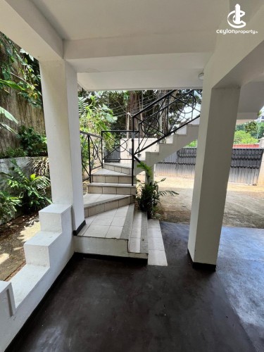 House for Sale in Battaramulla - A STRIKING MODERN HOUSE FOR SALE IN BATTARAMULLA - photo 5