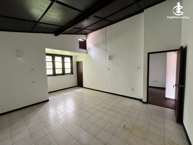 House for Sale in Battaramulla - A STRIKING MODERN HOUSE FOR SALE IN BATTARAMULLA - photo 7