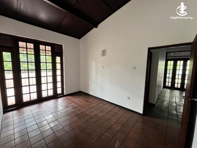 House for Sale in Battaramulla - A STRIKING MODERN HOUSE FOR SALE IN BATTARAMULLA - photo 9