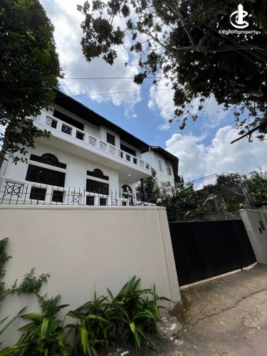 House for Sale in Battaramulla - A STRIKING MODERN HOUSE FOR SALE IN BATTARAMULLA - photo 12