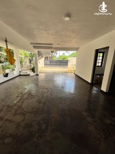 House for Sale in Battaramulla - A STRIKING MODERN HOUSE FOR SALE IN BATTARAMULLA - photo 13