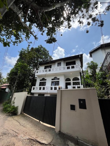 House for Sale in Battaramulla - A STRIKING MODERN HOUSE FOR SALE IN BATTARAMULLA - photo 15