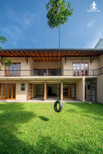 House for Sale in Boralesgamuwa - Boralesgamuwa 3880 SqFt 4 Bed House On 15 Perch For Sale - photo 3