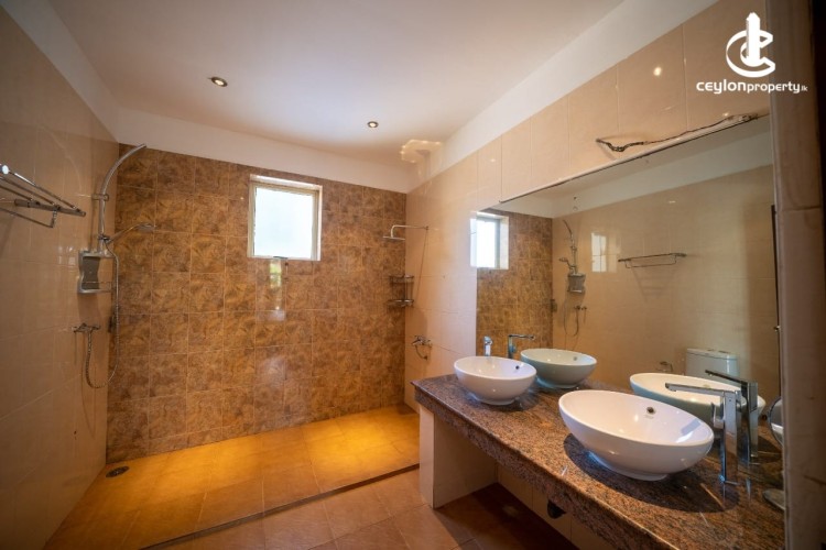 House for Sale in Boralesgamuwa - Boralesgamuwa 3880 SqFt 4 Bed House On 15 Perch For Sale - photo 4
