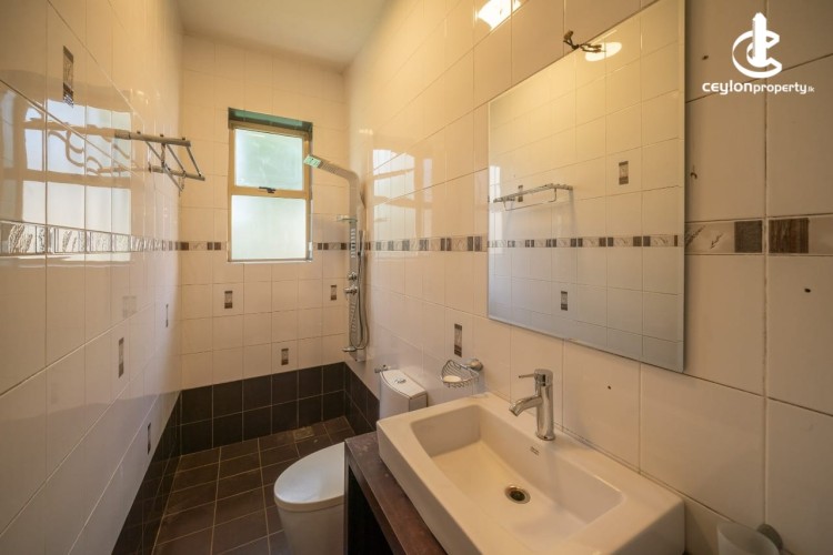 House for Sale in Boralesgamuwa - Boralesgamuwa 3880 SqFt 4 Bed House On 15 Perch For Sale - photo 6