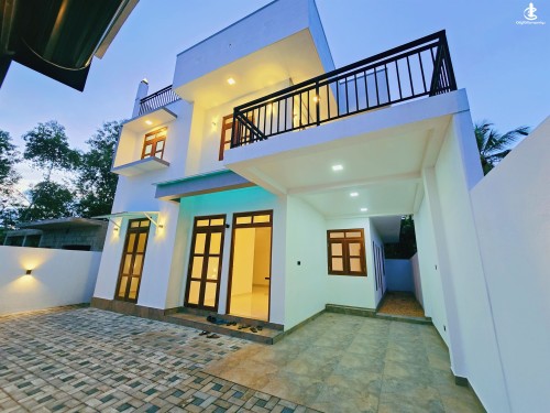 House for Sale in Athurugiriya - 🏡 Architecturally Designed 3-Storey Luxury House for Sale – Athurugiriya