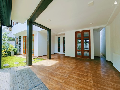 House for Sale in Piliyandala - 🏡 Brand New 3-Storied House for Sale – Piliyandala City
