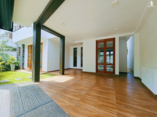 House for Sale in Piliyandala - 🏡 Brand New 3 Storied House For Sale – Piliyandala City