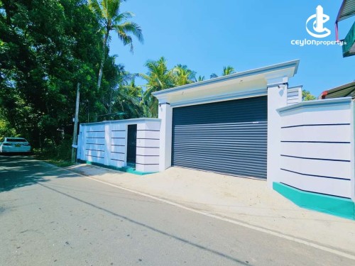 House for Sale in Piliyandala - 🏡 Brand New Modern House With Swimming Pool – Kesbewa