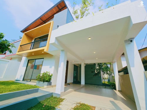House for Sale in Kesbewa - 🏡 Brand-New 3-Storied House for Sale – Piliyandala, Makandana