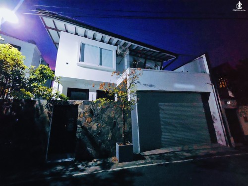 House for Sale in Thalawathugoda - Thalawathugoda – Brand New 3 Storied House