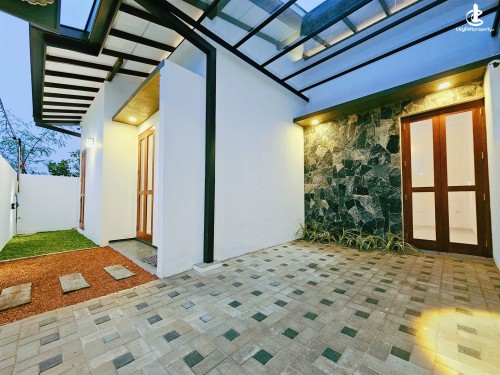 House for Sale in Athurugiriya - 🏡 Modern House for Sale – Prime Residential Location