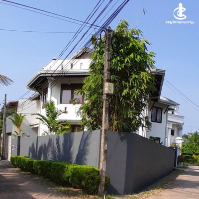 House for Sale in Pannipitiya - Luxury 2-Storey House with Rooftop for Sale in Pannipitiya