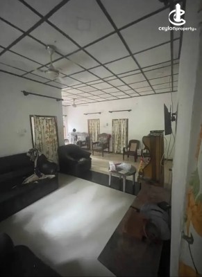 Land for Sale in Deniyaya - Land with house for sale in deniyaya