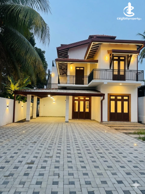 House for Sale in Athurugiriya - 12 perchers three story from athurugiriya korathota