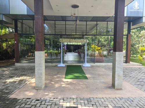 Commercial Property for Sale in Kaduwela - Beautiful hotel for sale at hanwella
