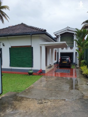 Land for Sale in Kelaniya - Kelaniya - Waragoda 30 Perches of Land with an Upstairs House for Sale