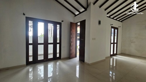 Athurugiriya, Mayadunna Avenue Single Story House on 8 Perches of Land for Sale