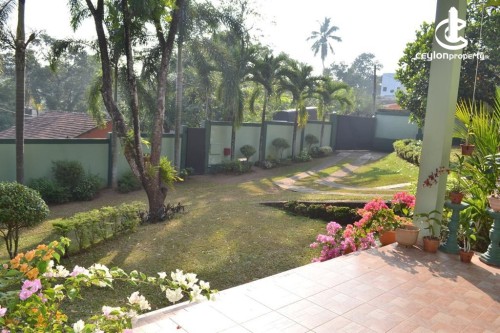 House for Sale in Thalawathugoda - Thalawathugoda-Kalalgoda Road 02 Storied Large House on 50.2 Perches of Land For Sale
