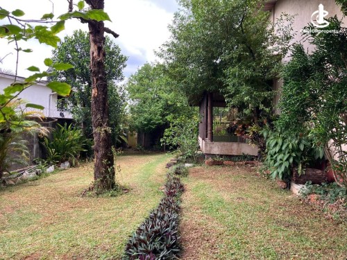 Thalawathugoda Temple Road 25 Perches of Land with an old House for Sale