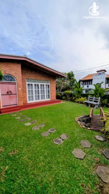 Land for Sale in Nugegoda - Nugegoda Jambugasmulla Mawatha 14 Perch valuable Land with a 03 Bed Room Livable House for Sale
