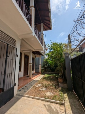 House for Sale in Mount Lavinia - Mount Lavinia Vihara Mawatha 05 Bed Room house on 7.89 perches of Land for Sale
