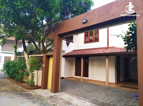 House for Rent in Thalawathugoda - 8 Perches Two storey House For Rent in Thalawathugoda