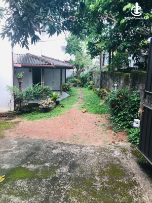 Land for Sale in Maharagama - 27.35 perches Land With 02 Houses For Sale in Maharagama