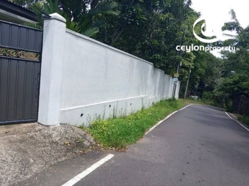 Land for Sale in Battaramulla - Land for Sale – Battaramulla (Facing Main Road near Government Offices)