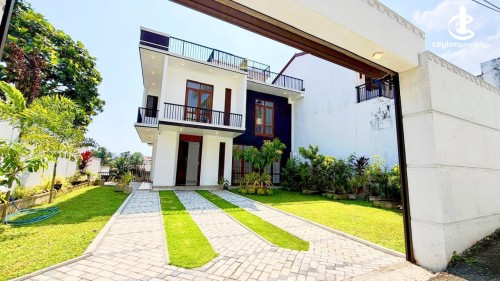 House for Sale in Malabe - Brand New Luxury 3-Storey House for Sale – Malabe