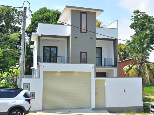 House for Sale in Kottawa - Luxury 3-Storey House for Sale – Pelanwatta, Kottawa