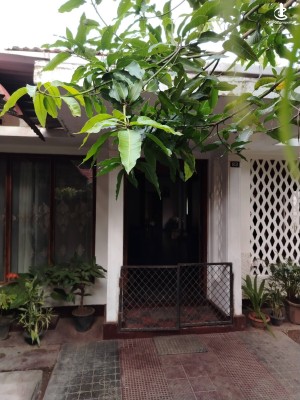 House for Sale in Galle - Large House with Land for Sale – Galle (Ginthota Main Road Facing)