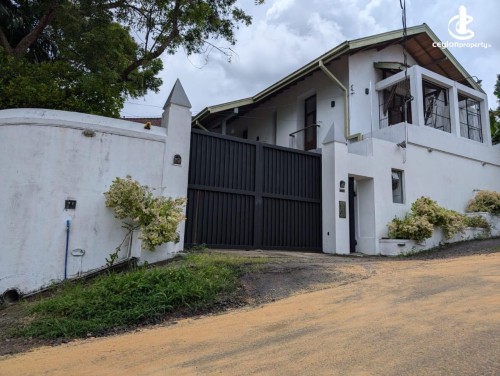 House for Sale in Battaramulla - Luxury Residence for Sale in Battaramulla