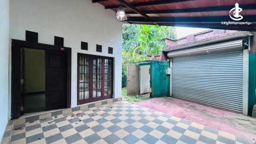 House for Sale in Athurugiriya