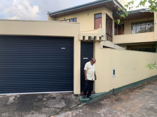 House for Rent in Battaramulla - BATTARAMULLA - new 4 room luxury semi furnished house rent