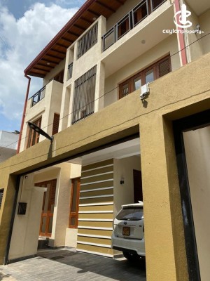 House for Sale in Colombo 6 (Wellawatta,Pamankada,Kirulapona South) - COLOMBO 06 - new luxury 4 bed room 05 perches house sa…