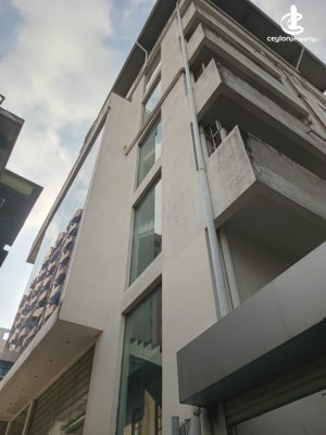 Commercial Property for Rent in Colombo 4 (Bambalapitiya) - Colombo 4 Brand New Big Showroom Space with Parking For Rent