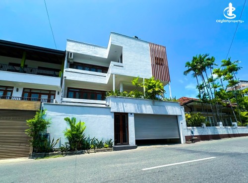 House for Sale in Colombo 6 (Wellawatta,Pamankada,Kirulapona South) - Luxury 6-Bedroom Residence for Sale | Havelock Town, C…